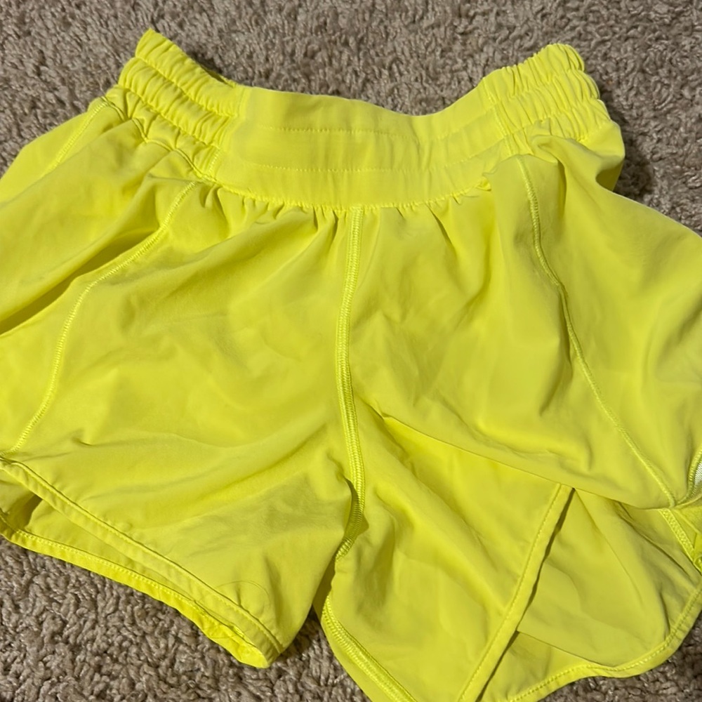 Lulu Lemon Yellow Hotty Hots 4 inch